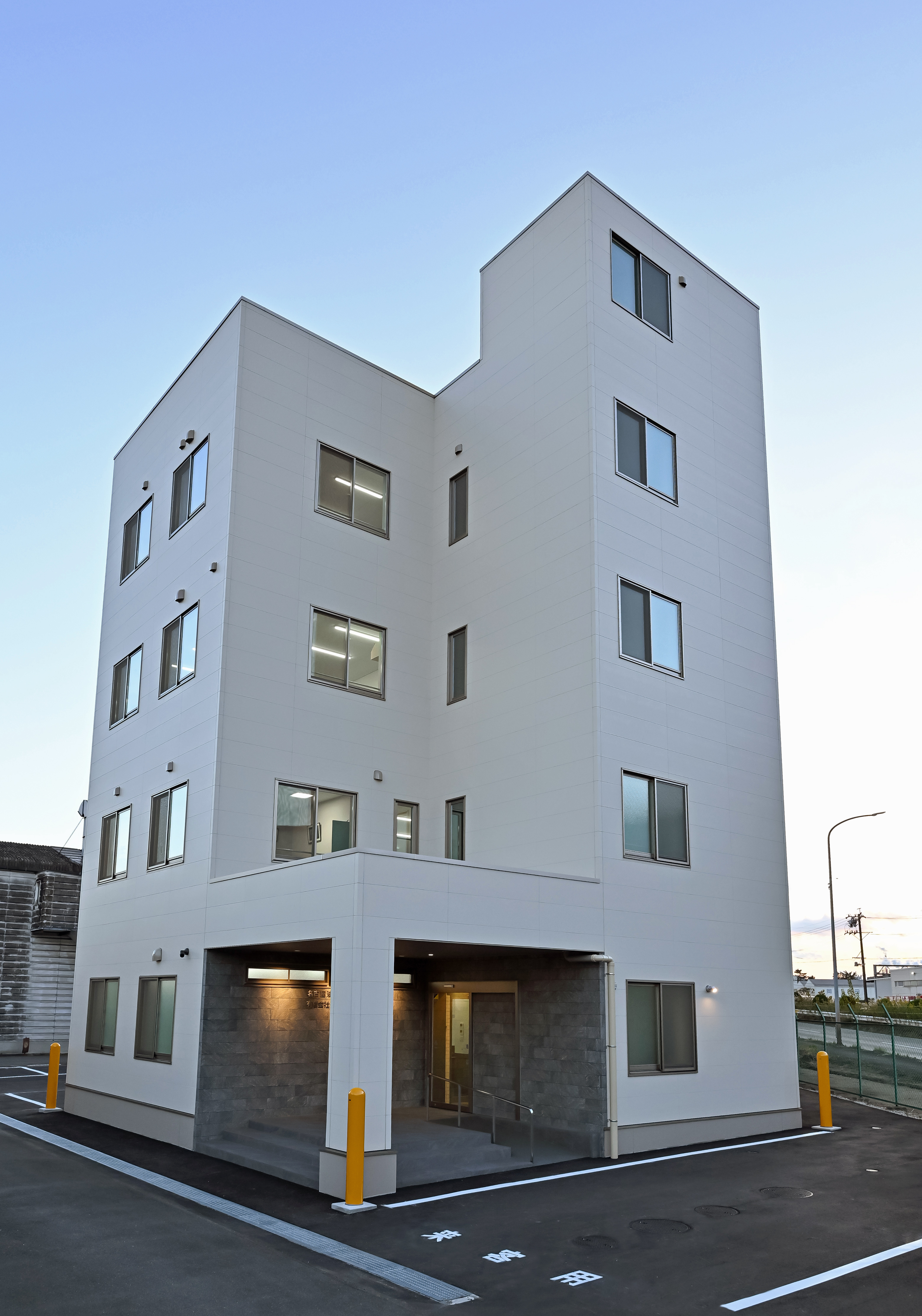 本社事務所棟完成